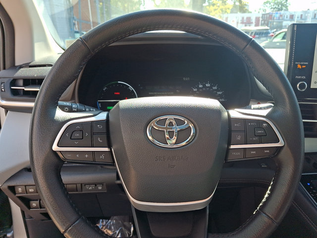 Certified 2025 Toyota Sienna XLE FWD image 22