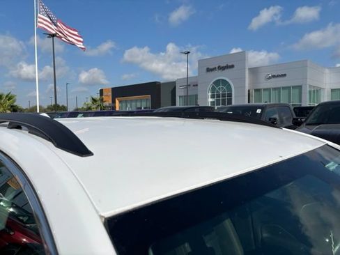 Used 2023 GMC Terrain SLE w/ Driver Convenience Package FWD image 7