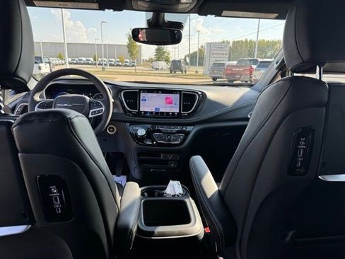 New 2026 Chrysler Pacifica Select AWD/4WD image 28