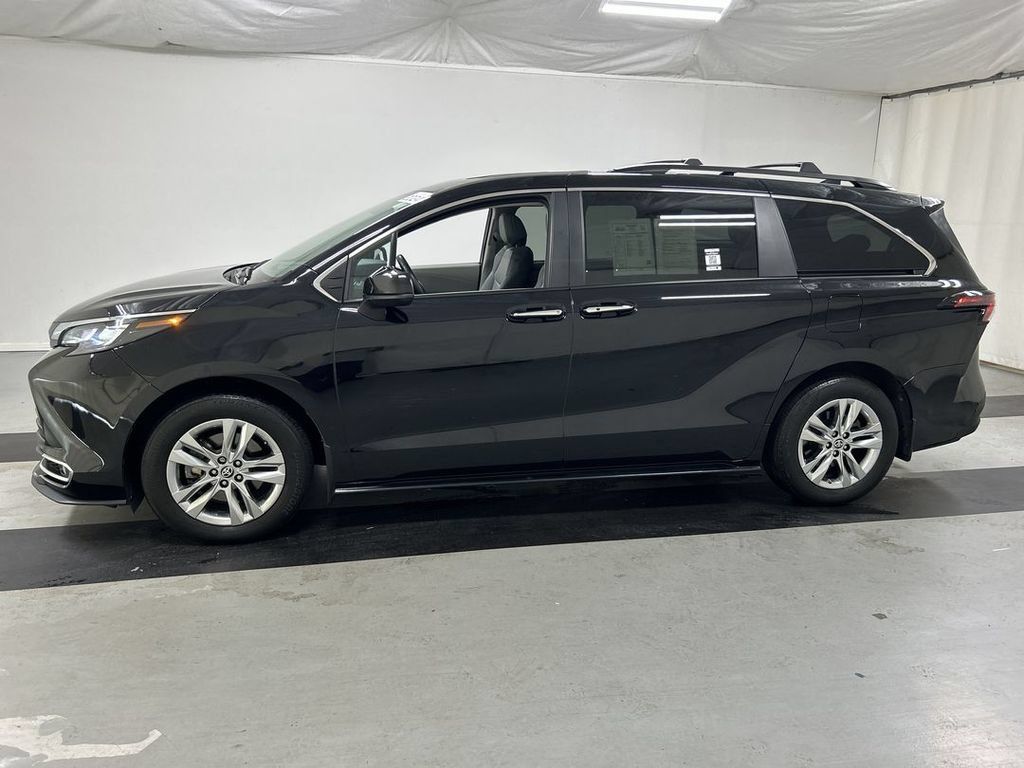 Used 2024 Toyota Sienna XLE w/ XLE Plus Package AWD/4WD image 6