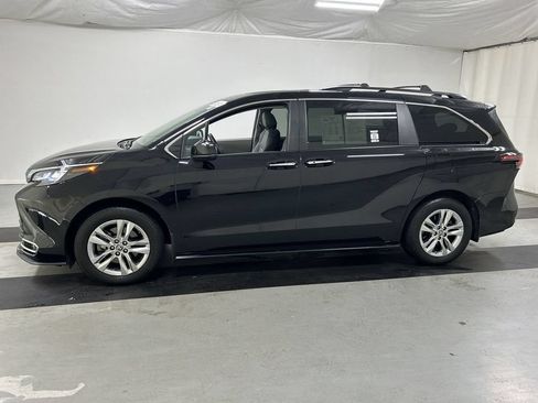 Used 2024 Toyota Sienna XLE w/ XLE Plus Package AWD/4WD image 6