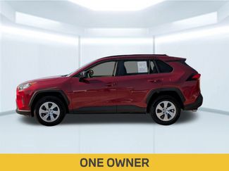 Used 2019 Toyota RAV4 LE video 2