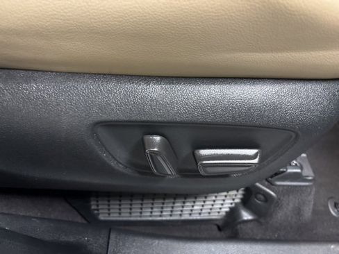 Used 2023 Toyota Sienna XLE image 11