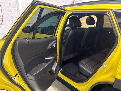 Used 2024 Chevrolet Trax RS w/ Sunroof Package FWD image 31
