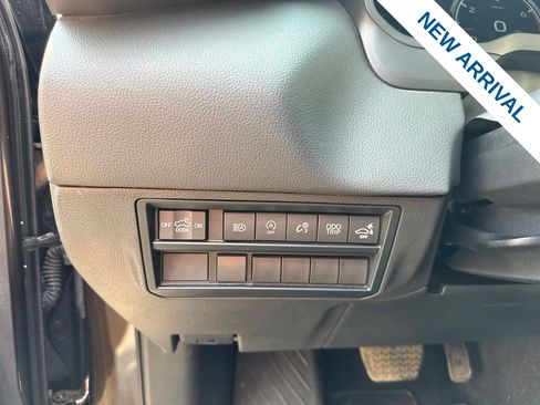 Used 2024 Toyota Tundra Limited AWD/4WD image 19