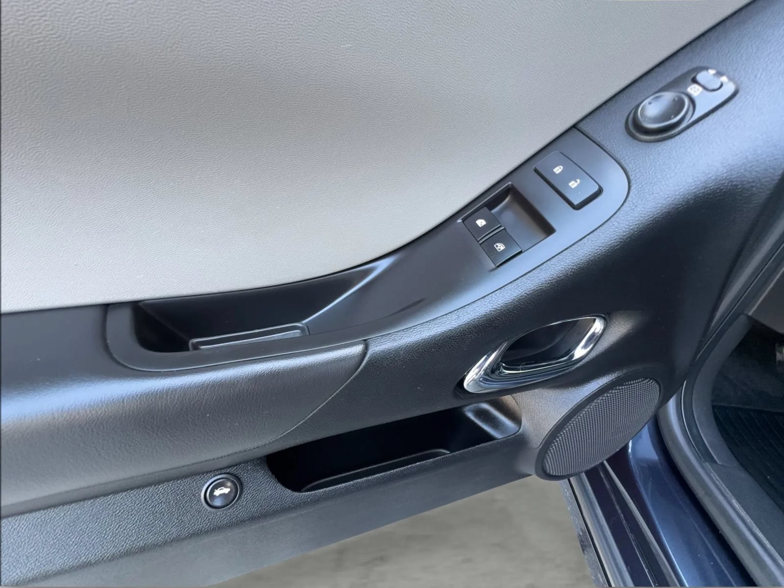 Used 2014 Chevrolet Camaro LS RWD image 16