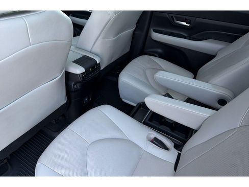 Certified 2024 Toyota Grand Highlander AWD image 13