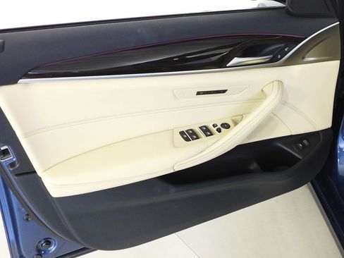 Used 2023 BMW 530i 530i w/ Convenience Package image 11