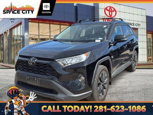 Used 2021 Toyota RAV4 XLE Premium image 1