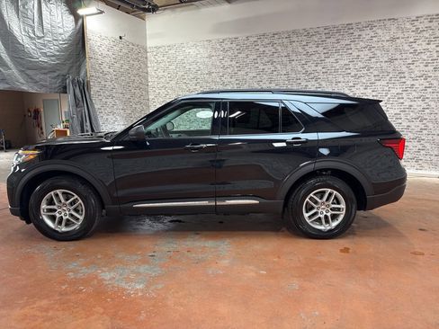 Used 2025 Ford Explorer Active image 4