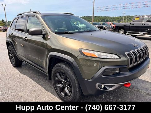 Used 2016 Jeep Cherokee Trailhawk w/ Comfort/Convenience Group AWD/4WD image 3