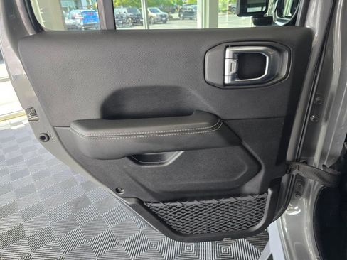 Used 2023 Jeep Wrangler Unlimited Sahara AWD/4WD image 37