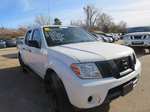 Used 2021 Nissan Frontier SV w/ Value Truck Package image 3