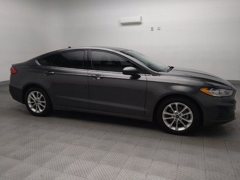 Used 2020 Ford Fusion SE image 11