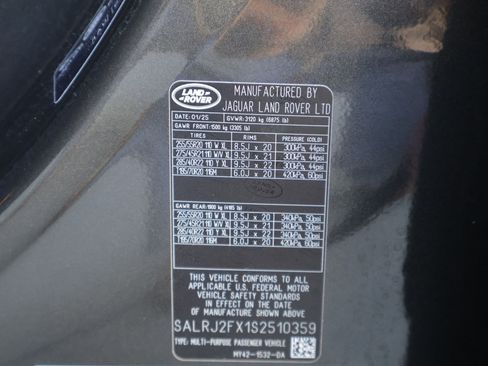 Certified 2025 Land Rover Discovery S AWD/4WD image 35