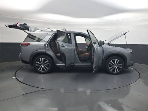 Certified 2024 Nissan Pathfinder Platinum w/ Cargo Package FWD image 43