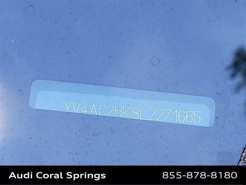 Used 2020 Volvo XC40 T4 Momentum image 21