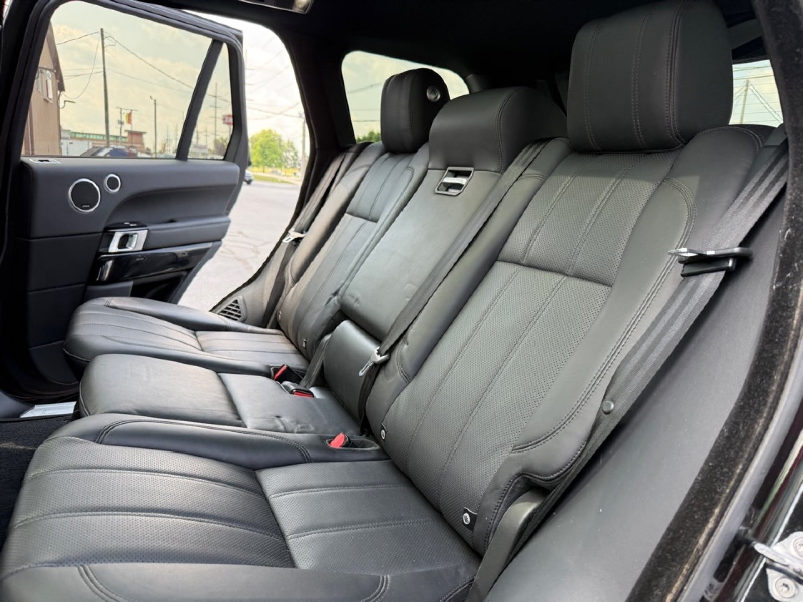 Used 2017 Land Rover Range Rover Supercharged AWD/4WD image 31
