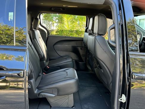 New 2026 Chrysler Pacifica Select w/ S Appearance Package image 35