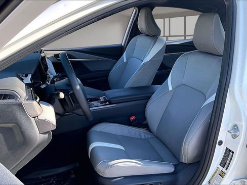 Used 2025 Toyota Camry SE w/ Convenience Package FWD image 21