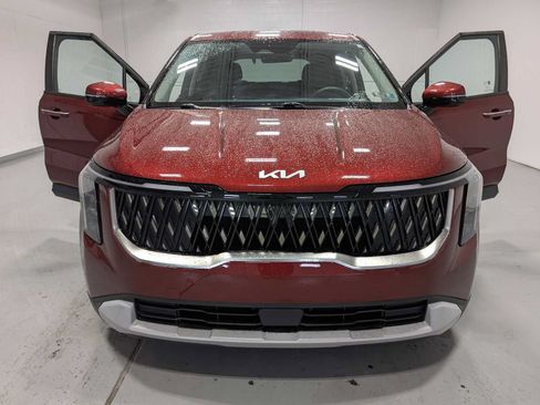 Used 2025 Kia Carnival FWD image 15