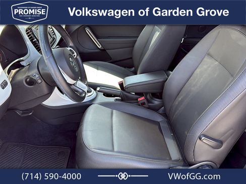 Used 2018 Volkswagen Beetle 2.0T SE w/ SE Premium Package FWD image 15