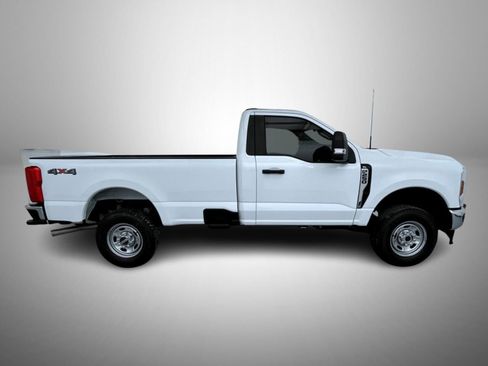 Used 2025 Ford F250 XL w/ XL Chrome Package image 4