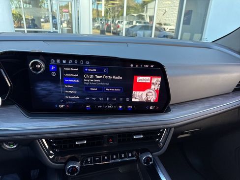 Used 2025 Chevrolet Suburban LS image 37