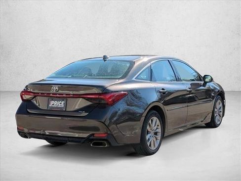 Used 2019 Toyota Avalon XLE w/ Moonroof Package image 5