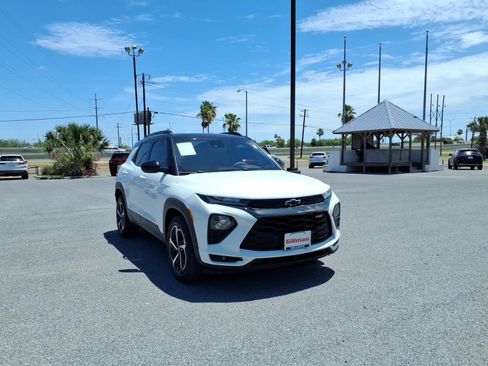 Used 2023 Chevrolet TrailBlazer RS w/ Convenience Package FWD image 2