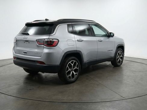 Used 2025 Jeep Compass Limited image 9