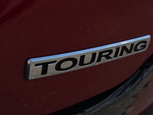 Used 2024 Honda Pilot Touring image 18