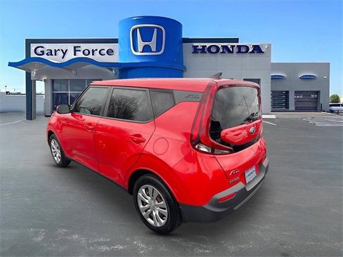 Used 2020 Kia Soul LX image 3