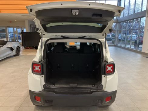 Used 2023 Jeep Renegade Latitude image 27