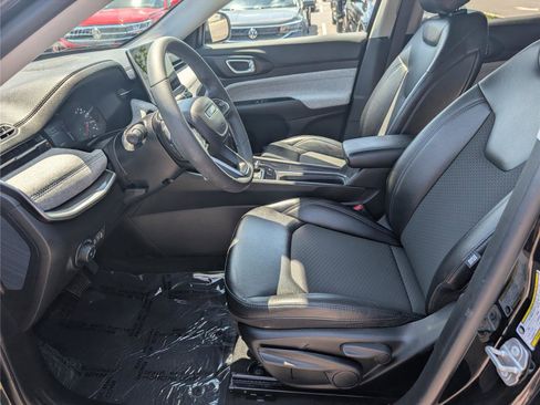 Used 2022 Jeep Compass Latitude AWD/4WD image 16