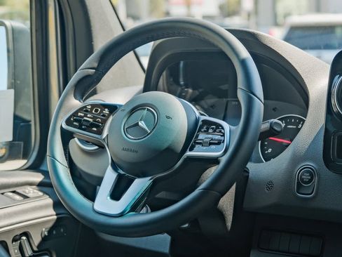 Used 2024 Mercedes-Benz Sprinter 2500 image 12