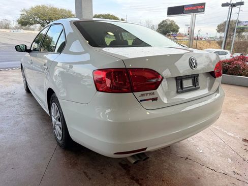 Used 2014 Volkswagen Jetta S image 4