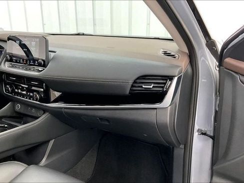 Used 2023 Nissan Rogue SL w/ SL Premium Package AWD/4WD image 18