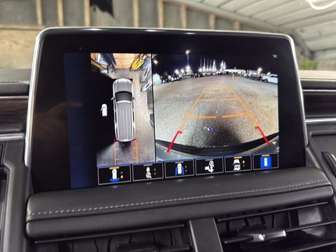 Used 2023 Chevrolet Suburban Z71 w/ Luxury Package image 19