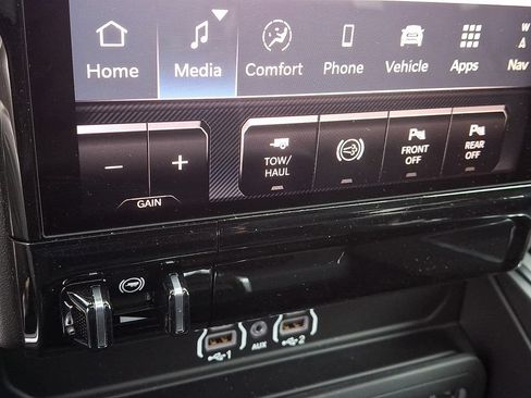 New 2026 RAM 3500 Laramie AWD/4WD image 19