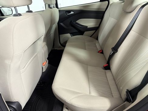 Used 2015 Ford Focus SE w/ SE Cold Weather Package FWD image 18
