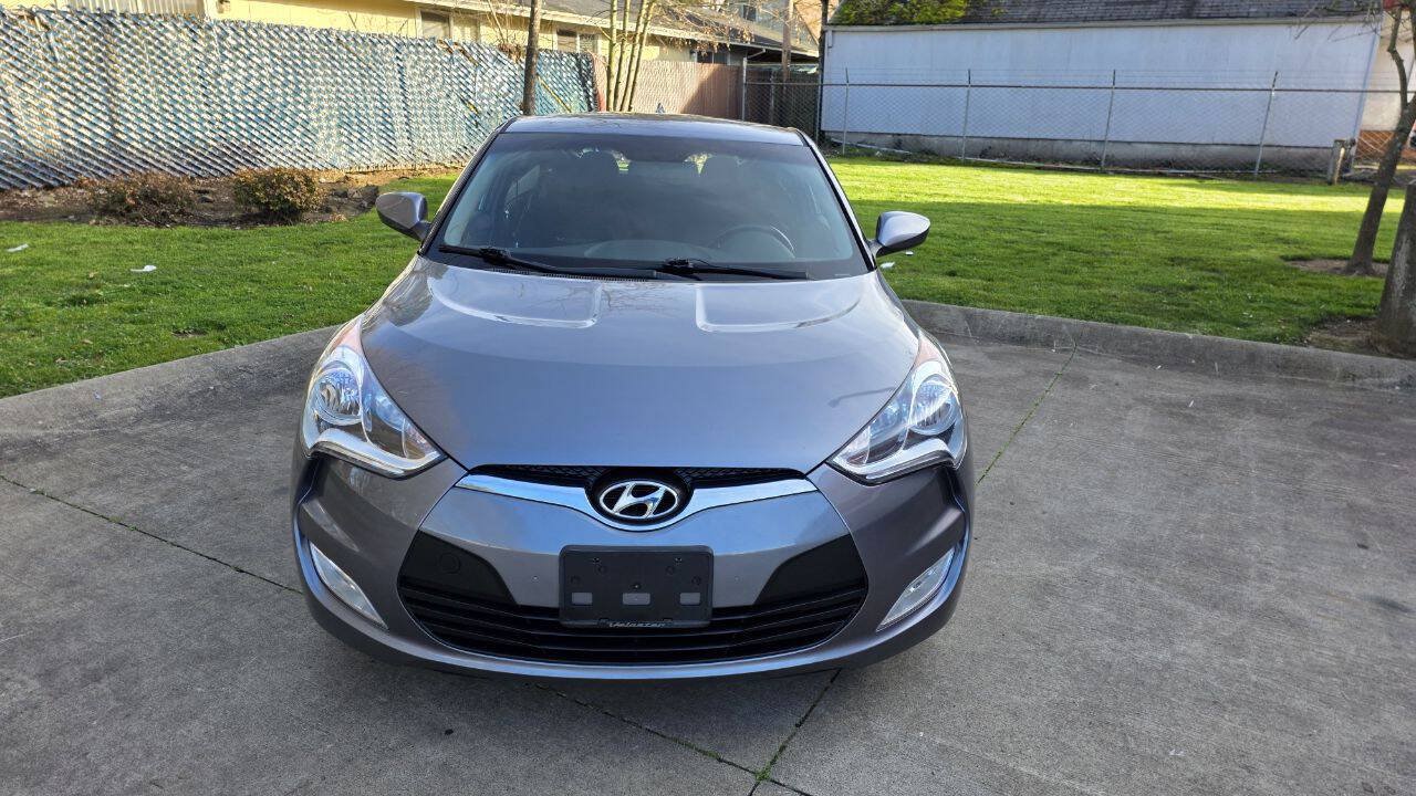 Used 2017 Hyundai Veloster FWD image 2