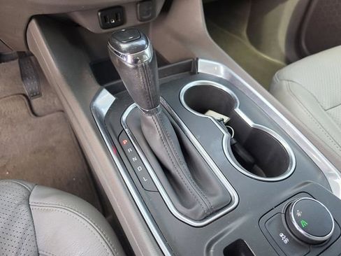 Used 2019 Chevrolet Traverse LT FWD image 29
