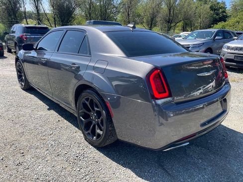 Used 2018 Chrysler 300 S RWD image 7
