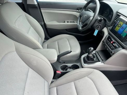 Used 2017 Hyundai Elantra SE image 16