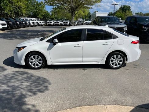 Used 2024 Toyota Corolla LE FWD image 4