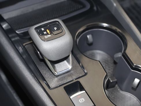 Used 2023 Nissan Rogue SV image 7