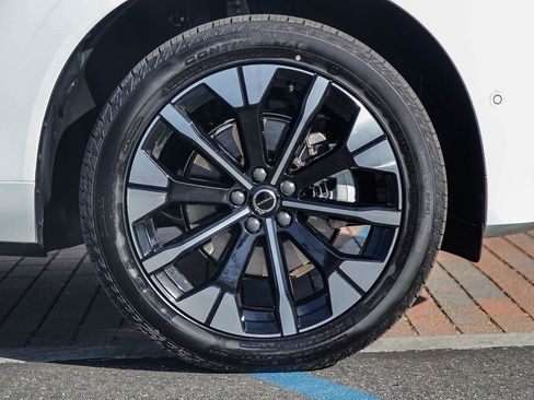 Certified 2026 Volvo XC60 B5 Plus w/ Protection Package Premier AWD/4WD image 11