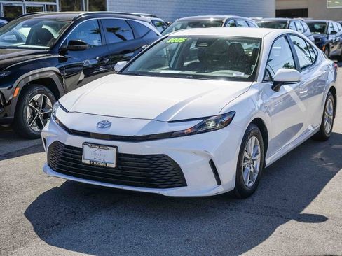 Used 2025 Toyota Camry LE image 4