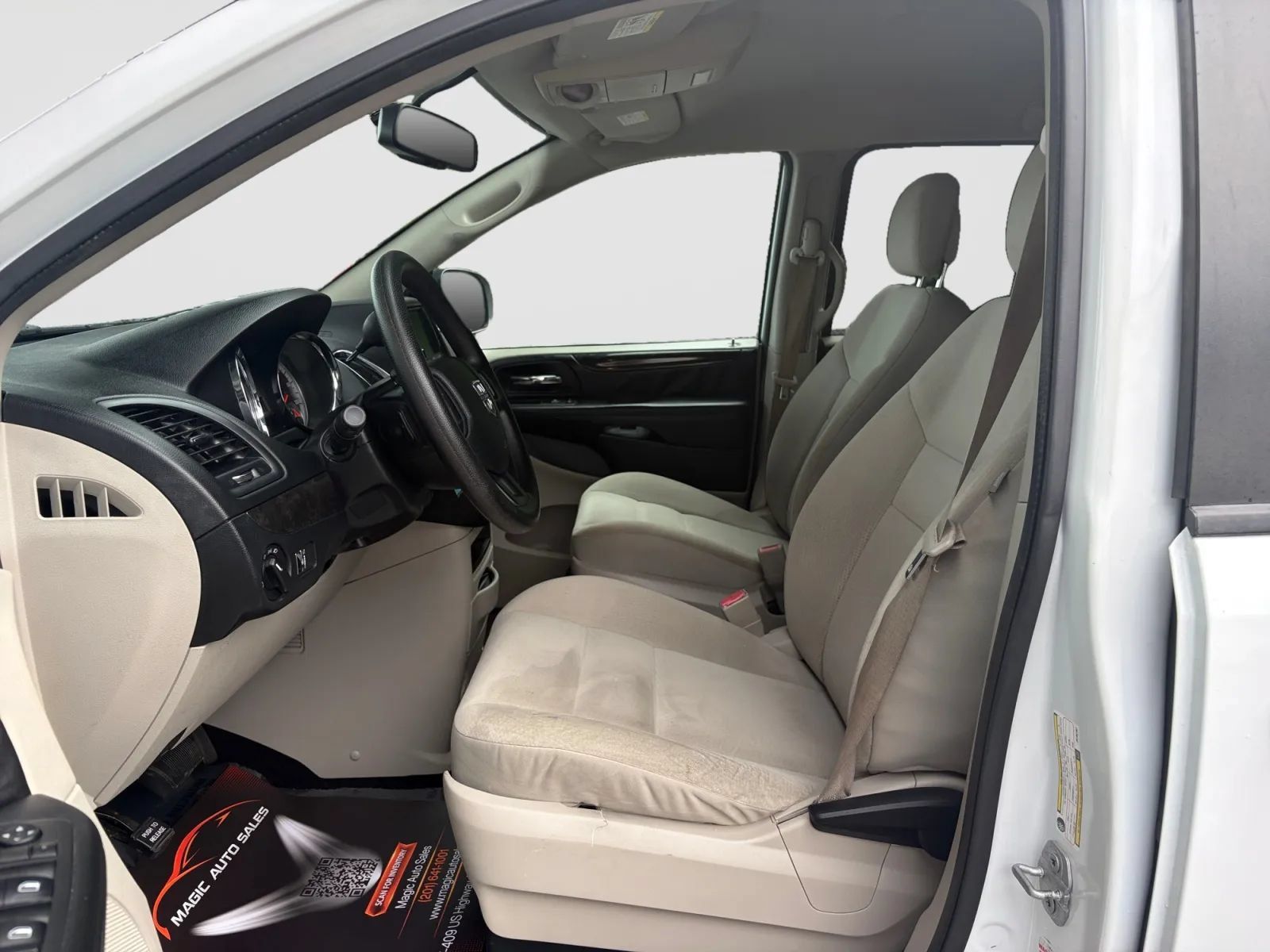 Used 2018 Dodge Grand Caravan SE w/ UConnect Hands-Free Group FWD image 12